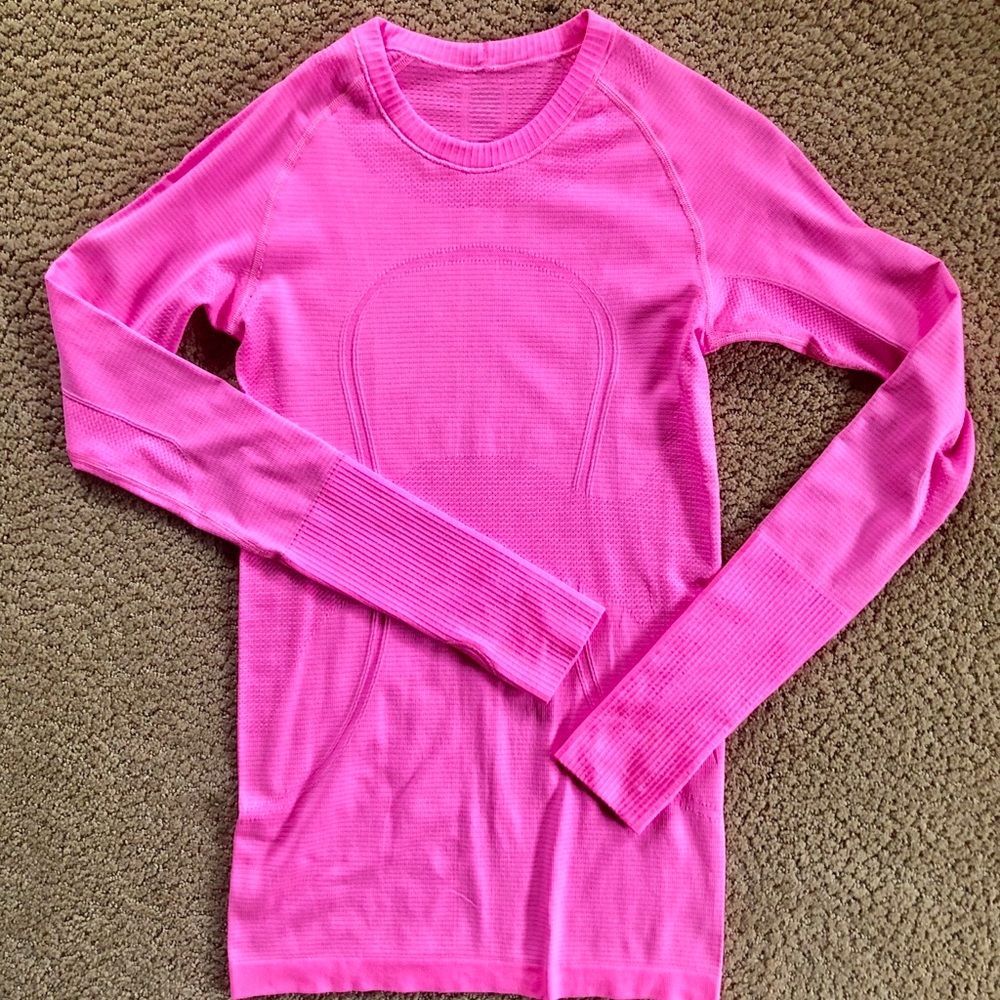 Lululemon workout shirt